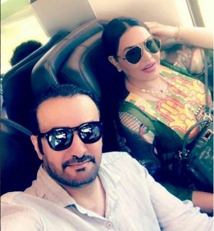 مبارك الهاجري يفـ,,ـاجئ زوجته أحلام الشامسي بمنـ,,ـاسبة عيد زواجهما بعد عـ,,ـودته من أد,اء فريـ,,ـضة الحج..!