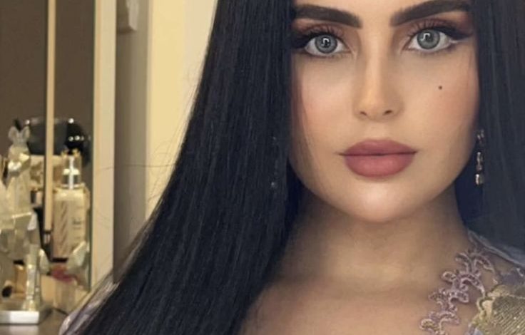 ما زال اسم مشهورة مواقع التواصل الاجتماعي جوري المغربية حديث الناس على مواقع التواصل الاجتماعي خاصة بعد رجها على خبر اصا,,بتها بمـ,,ـرض نقص المناعه وطردها من الامارات العربية المتحدة. وفي التفاصيل، انتشر فيديو للمشهورة المغربية وهي تقول ان كل ما يتم تداوله هو مجرد شائعات وستتوعد بالقضاء لكل من اساء لها. يذكر ان مواقع التواصل الاجتماعي ضجت بخبر اصا,,پة احدى مشهورات مواقع التواصل الاجتماعي بمرض نقص المناعة المكتسب وطردها من دبي، بالاضافة الى تورطها بإبتز,,از شخصيات من خلال تصويرهم باوضاع مخله بالفندق. وأشار حينها رواد المواقع إلى أن المقصودة هي جوري المغربية، مما جعل اسمها يتصدر هاشتاغات البحث